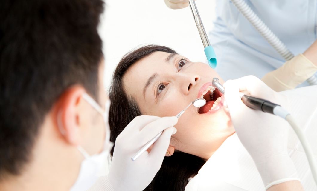 虫歯治療の様子